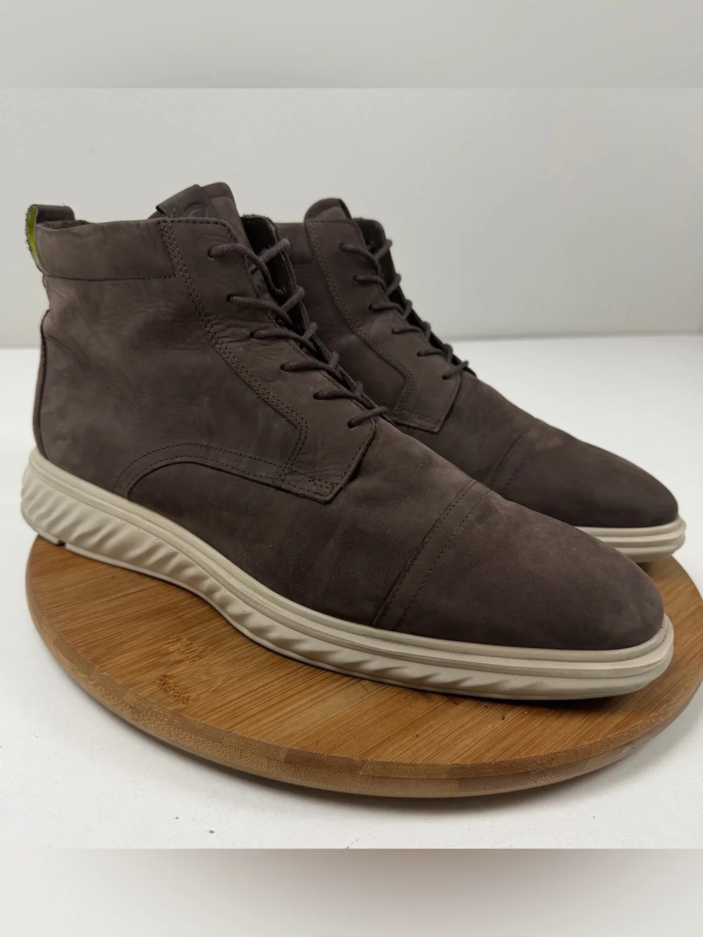 ECCO St.1 Hybrid Lite Men's Brown Suede Chukka Boots with Lightweight Sole